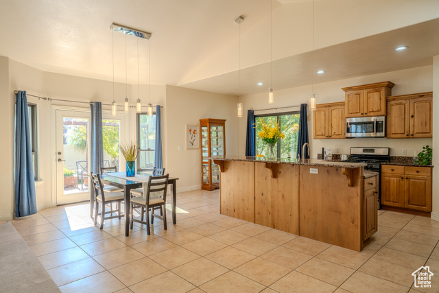 Photo 10 for MLS #2116886 at 161 W Sweetbriar Ln