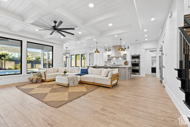 Photo 5 for MLS #2116900 at 697 E Margarita Way