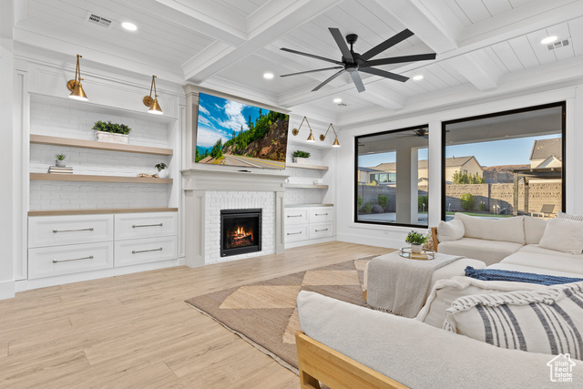 Photo 6 for MLS #2116900 at 697 E Margarita Way
