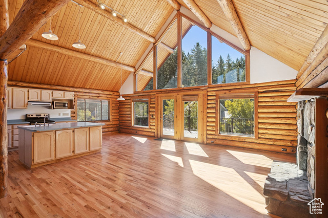 Photo 6 for MLS #2116909 at 540 Aspen Dr