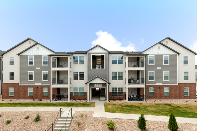 882 N Coulsen Dr #j304
                     MLS #2116924