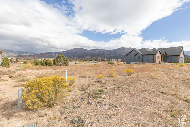 Photo 12 for MLS #2116985 at 933 S Cliffs Dr #38