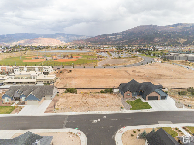 Photo 6 for MLS #2116985 at 933 S Cliffs Dr #38