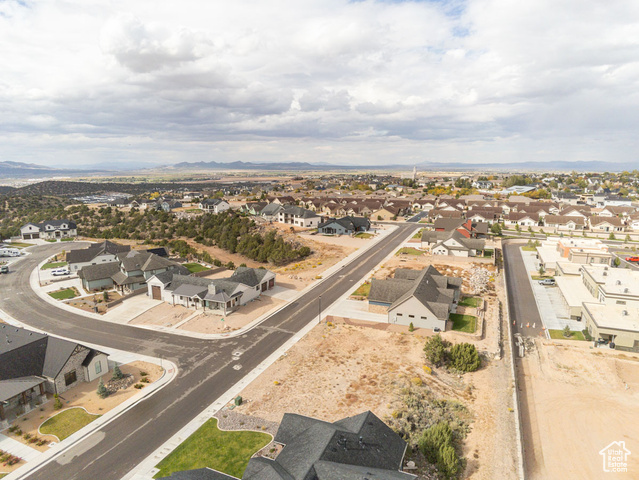 Photo 4 for MLS #2116985 at 933 S Cliffs Dr #38