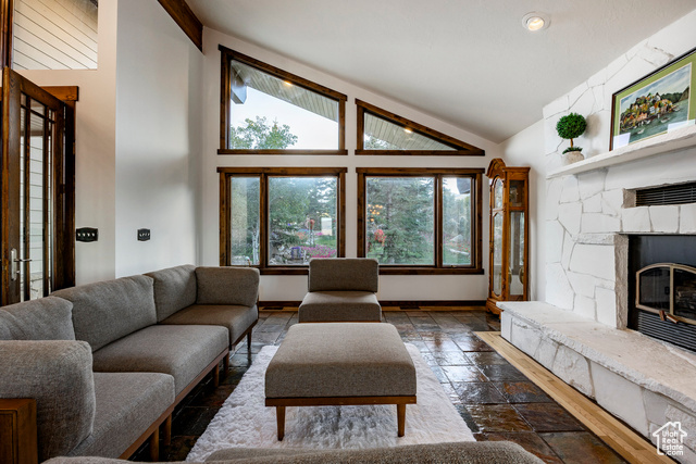 Photo 13 for MLS #2116991 at 164 Mountain Top Dr