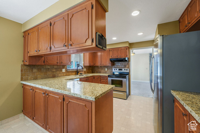 Photo 15 for MLS #2117013 at 952 N Kingswood Rd