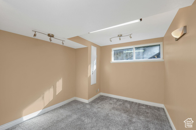 Photo 24 for MLS #2117013 at 952 N Kingswood Rd