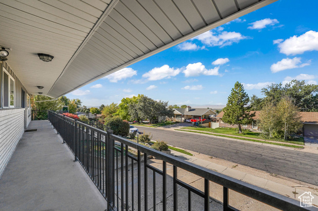 Photo 38 for MLS #2117013 at 952 N Kingswood Rd