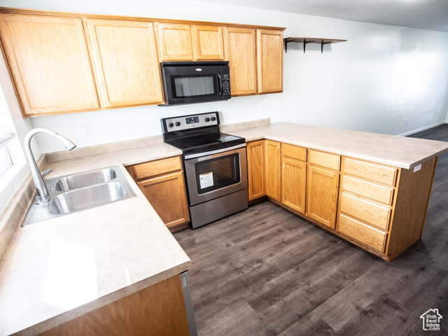Photo 3 for MLS #2117017 at 475 N Redwood Rd