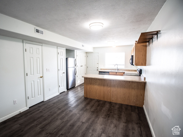 Photo 5 for MLS #2117017 at 475 N Redwood Rd