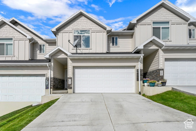 Photo 2 for MLS #2117041 at 790 E Ruby Dr