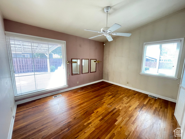 Photo 17 for MLS #2117093 at 949 N Oakley St