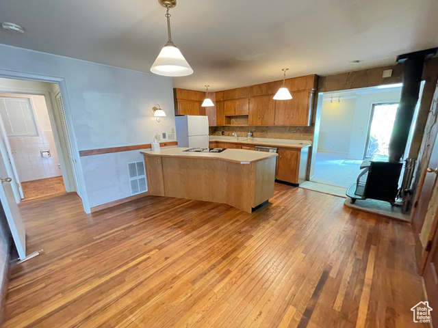Photo 9 for MLS #2117093 at 949 N Oakley St