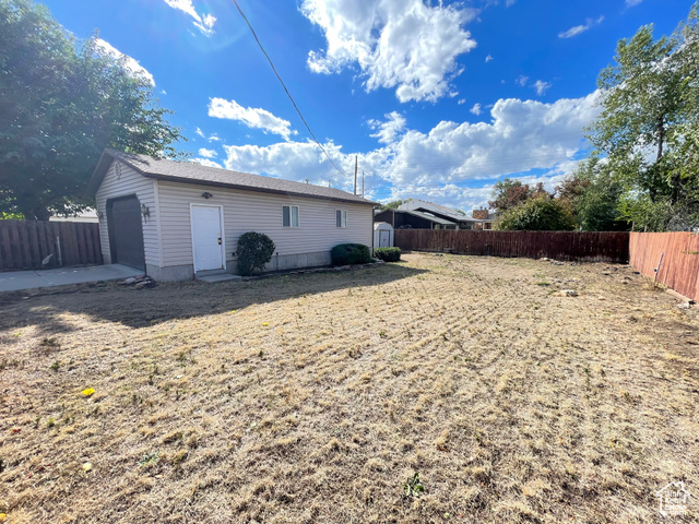 Photo 3 for MLS #2117093 at 949 N Oakley St