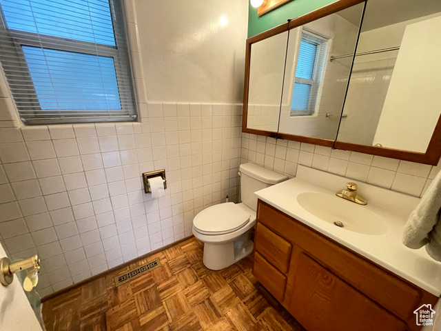 Photo 15 for MLS #2117093 at 949 N Oakley St