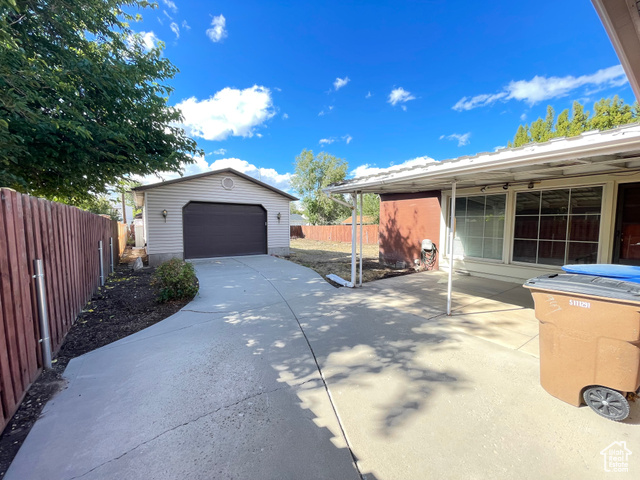 Photo 2 for MLS #2117093 at 949 N Oakley St