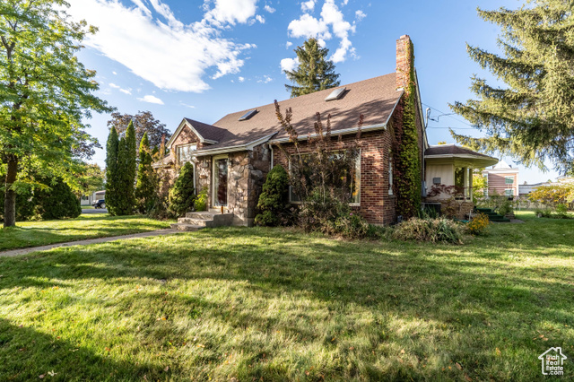 Photo 2 for MLS #2117129 at 395 W 200 North