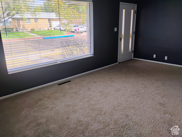 Photo 2 - 70 Sycamore Cir, Clearfield UT 84015