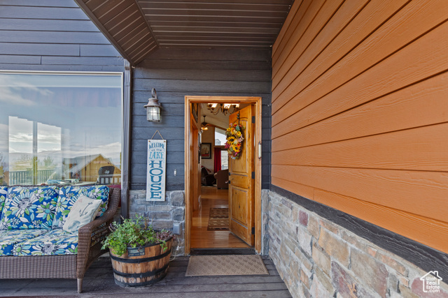 Photo 3 for MLS #2117197 at 278 W Caddy Cir