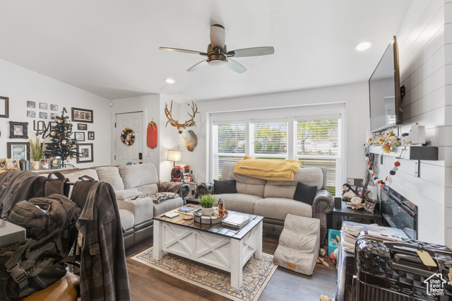 Photo 6 for MLS #2117265 at 996 N 200 West