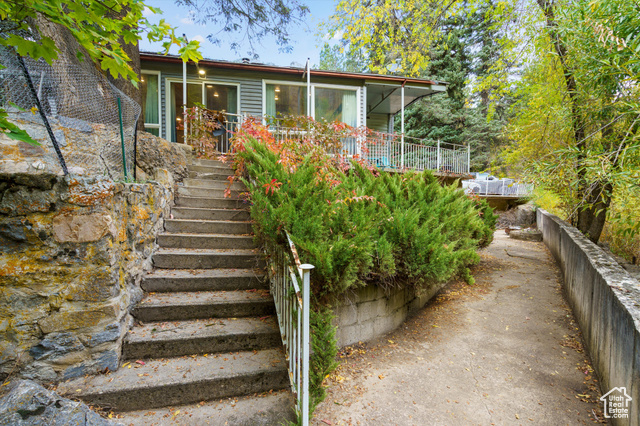 Photo 3 for MLS #2117287 at 342 Ogden Cyn