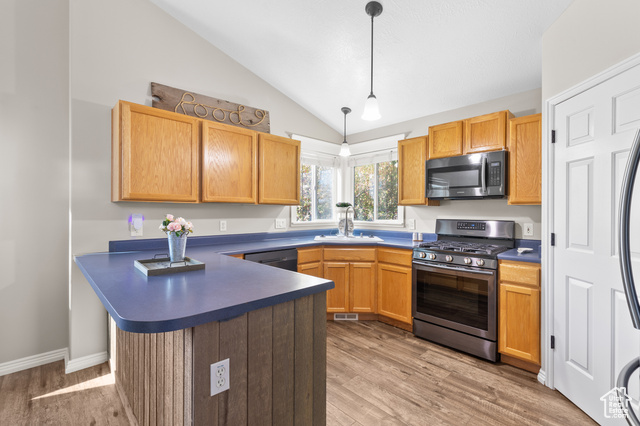 Photo 10 for MLS #2117309 at 374 S Davenport Dr