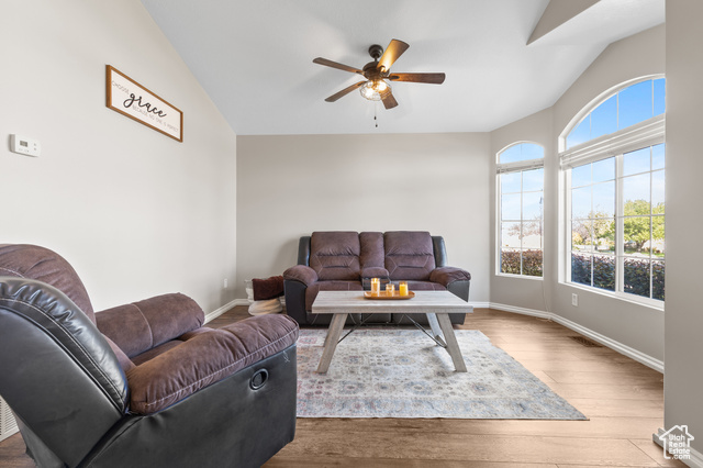 Photo 8 for MLS #2117309 at 374 S Davenport Dr