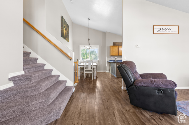 Photo 9 for MLS #2117309 at 374 S Davenport Dr