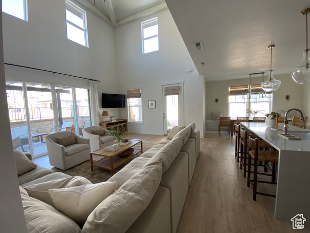 Photo 5 for MLS #2117325 at 779 W Periwinkle Ln