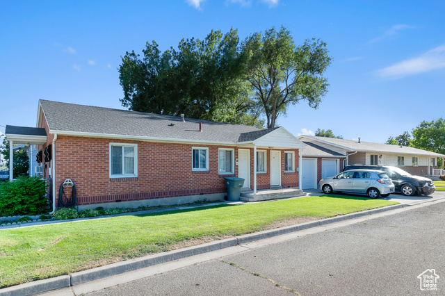Photo 3 for MLS #2117345 at 161 N Grant Ave