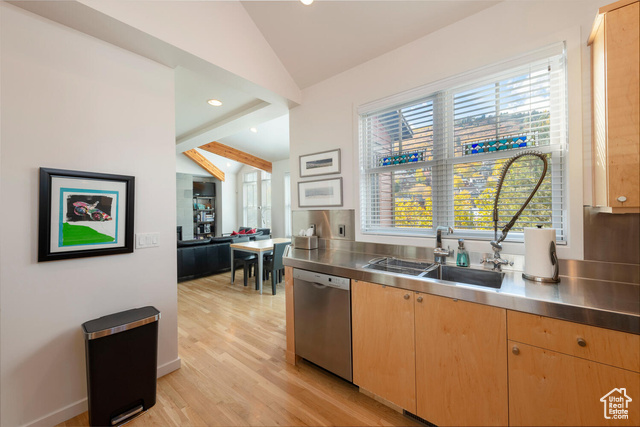 Photo 10 for MLS #2117354 at 156 Sandridge Ave