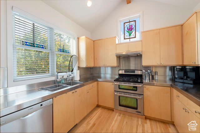 Photo 8 for MLS #2117354 at 156 Sandridge Ave