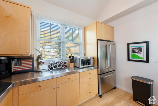 Photo 9 for MLS #2117354 at 156 Sandridge Ave