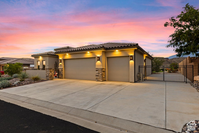 Photo 4 for MLS #2117395 at 2860 W Cliffhanger Dr