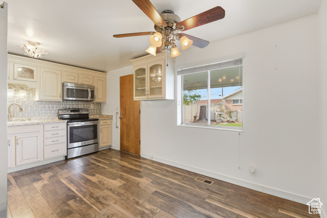 Photo 13 for MLS #2117454 at 1156 E Serpentine Way
