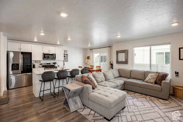 Photo 2 for MLS #2117456 at 1046 E Jack Dr