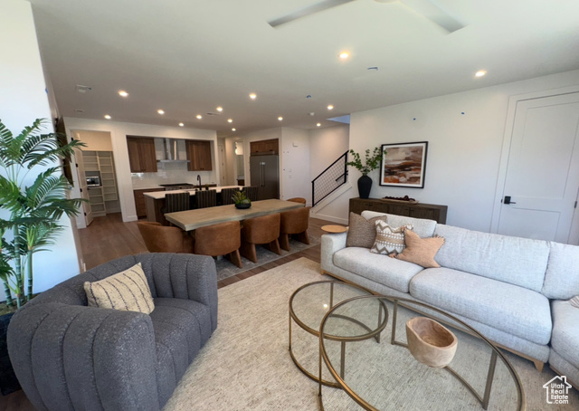 Photo 10 for MLS #2117463 at 723 W Sapphire Ln
