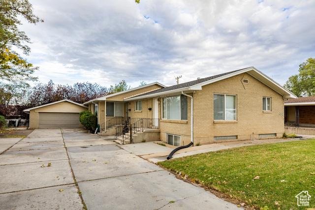 5643 S 2200 W, Roy UT 84067