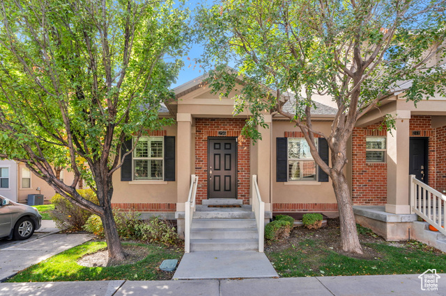 Photo 2 for MLS #2117512 at 256 E Backhand Ln