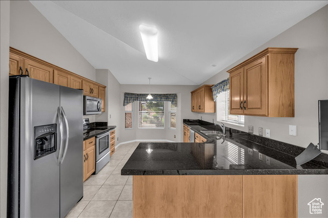 Photo 2 for MLS #2117527 at 639 W Uxbridge Cir