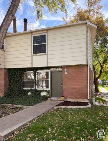 6056 S 2075 E, Holladay UT 84121