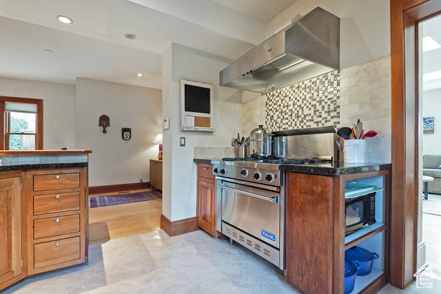 Photo 9 for MLS #2117575 at 716 E 4th Ave