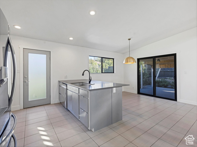 Photo 3 for MLS #2117579 at 2203 E Vimont Ave