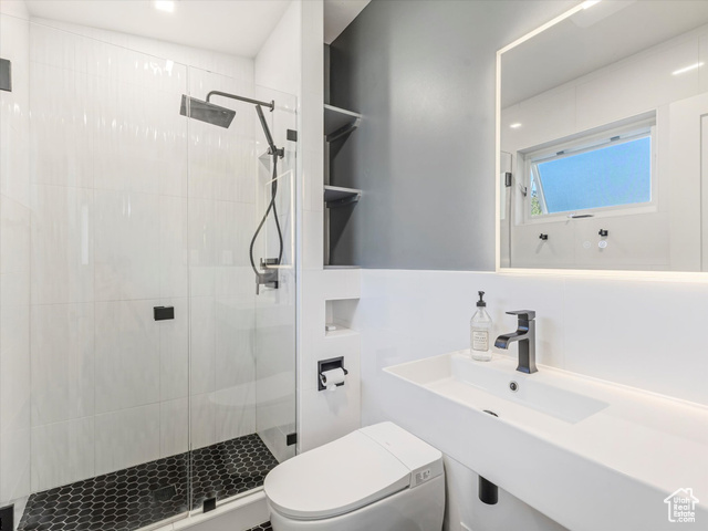 Photo 14 for MLS #2117579 at 2203 E Vimont Ave