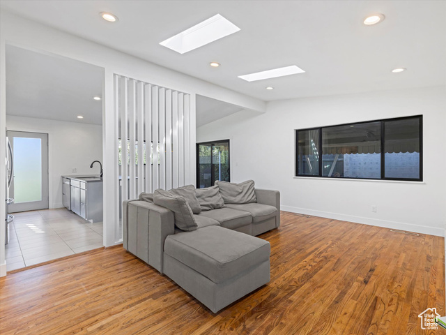 Photo 7 for MLS #2117579 at 2203 E Vimont Ave