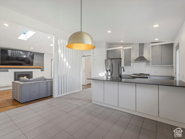 Photo 5 for MLS #2117579 at 2203 E Vimont Ave