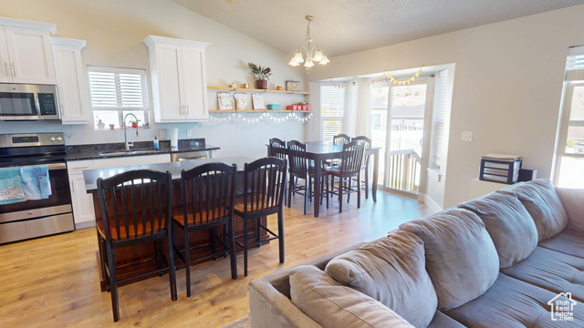 Photo 6 for MLS #2117605 at 3809 E Hollow Crest Dr