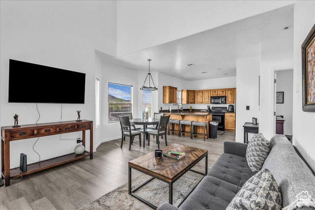 Photo 2 for MLS #2117627 at 1277 W Las Hurdes Dr