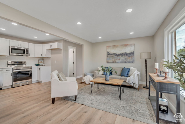 Photo 7 for MLS #2117639 at 1305 W Mead Ave