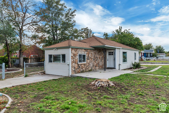 Photo 3 for MLS #2117639 at 1305 W Mead Ave